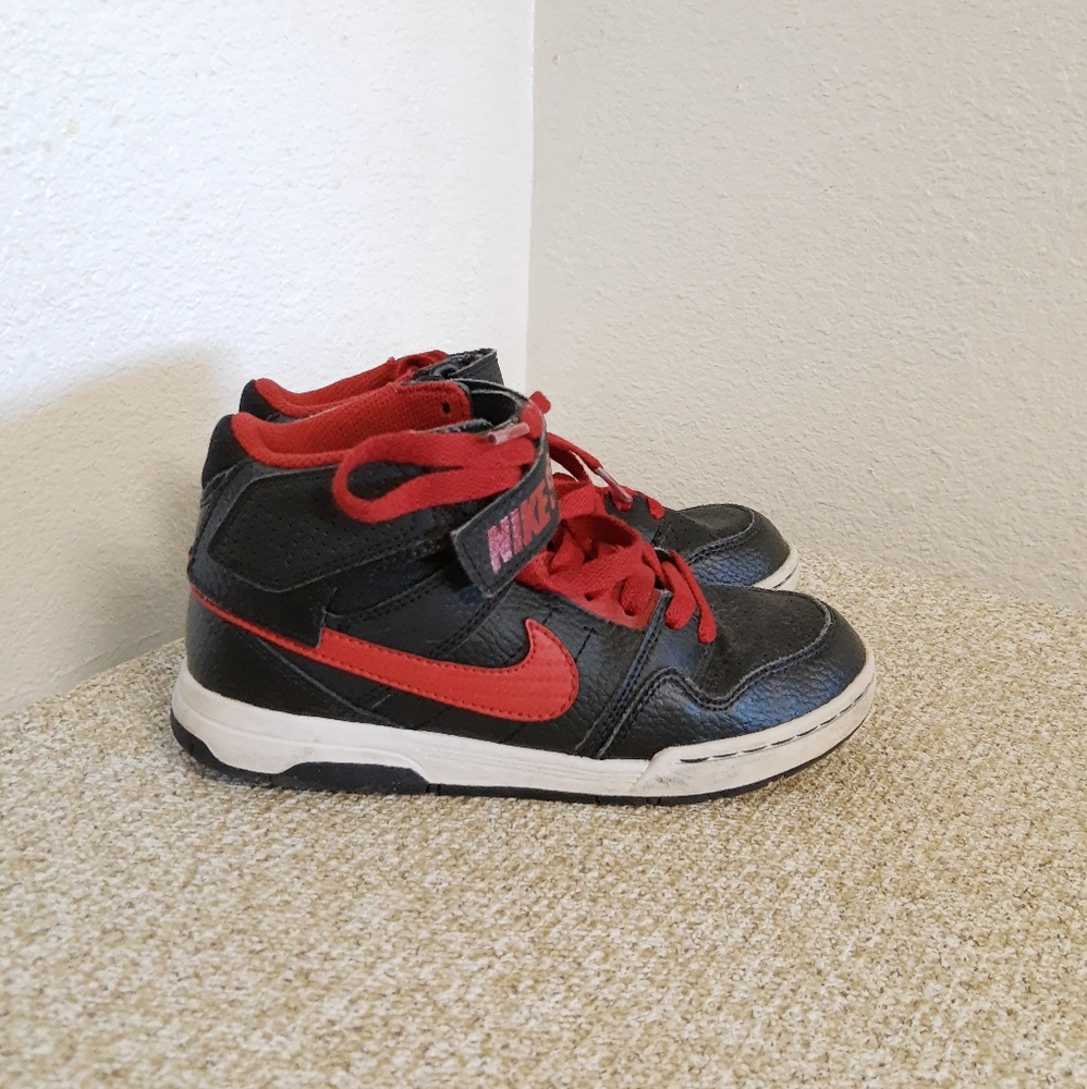 Nike SB Black And Red Sneakers